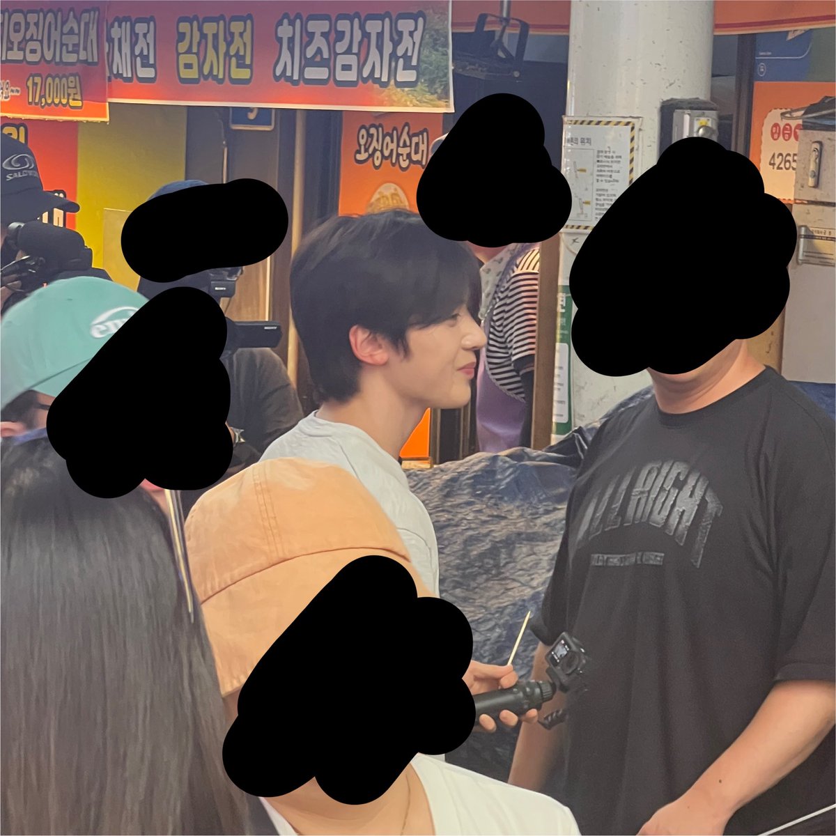 k_jong114's tweet photo. 낮에 강릉 중앙시장에서 머 촬영하길래 누구지 하고 봤더니 석매튜씨엿다네.. https://t.co/PhV8bn4yj9