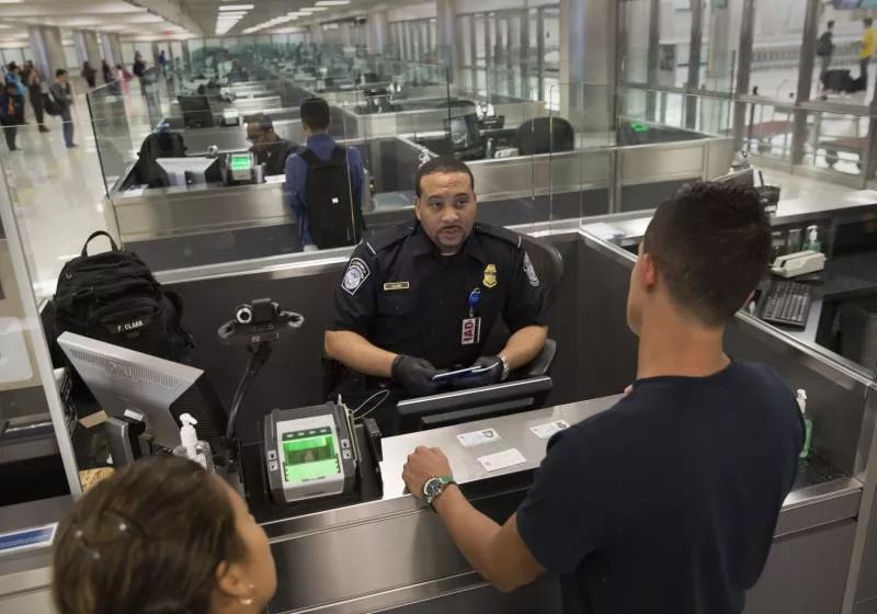 TechSpot's tweet photo. US prosecutors charge Atlanta man after GrapheneOS phone wipes itself during airport search

Prosecutors say the OS erased evidence, but advocates warn the case could criminalize security tools
https://t.co/qc0S6BHjx8 https://t.co/h5scV1Janw