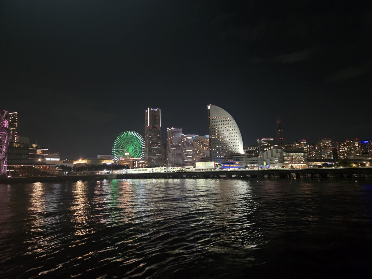mickeyackey's tweet photo. 海風に当たってたから、髪の毛ベトベトだぁ( ᐛ )
素敵な夜景であった🚢✨
ありがとうございます！ https://t.co/NyiXl5T94b