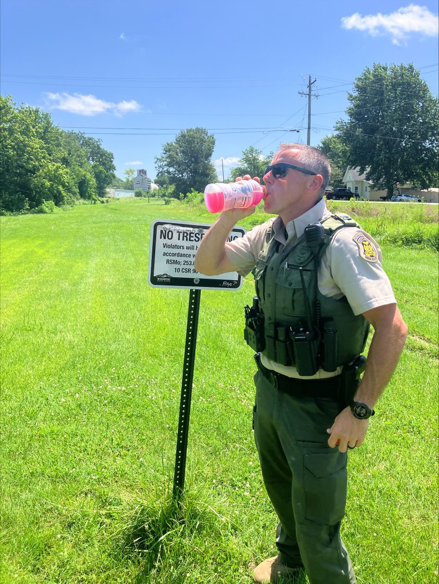 mostateparks's tweet photo. If you think hiking a 3-mile loop in this heat sounds tough, try doing it in full duty gear! Our rangers are practicing what they preach: SIP. WATER. CONSTANTLY. 

Keep hydrated, know your limits, and remember, it’s far too hot for high-speed foot pursuits through the woods. https://t.co/t90eyF9SAD