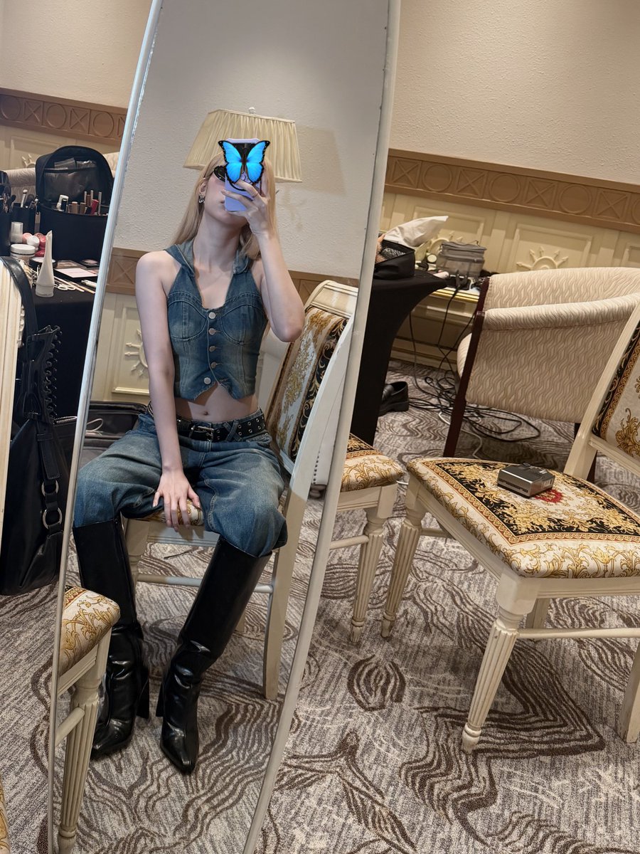grxcehae_'s tweet photo. ท่านกับหน้ากระจก อยากเดรส https://t.co/WNxhLL9I9D