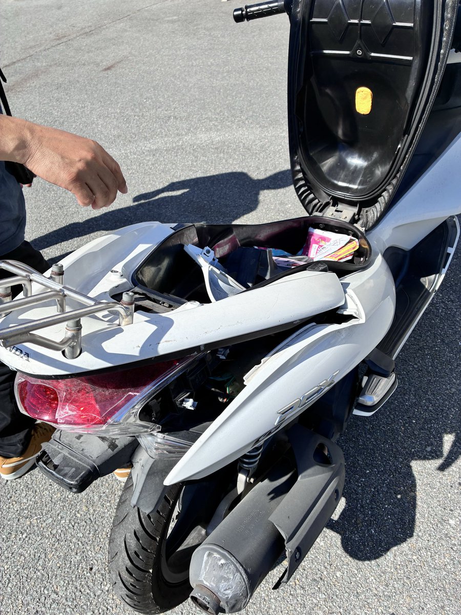 kuniajituri's tweet photo. 4月22日22時40分会社からバイクで帰宅中信号待ちに後ろから追突事故→救急車で搬送→CT異常なし→翌日から首肩腰腕が激痛→現在も整形外科通院中🙂‍↕️ https://t.co/HDE0Zrc0ho