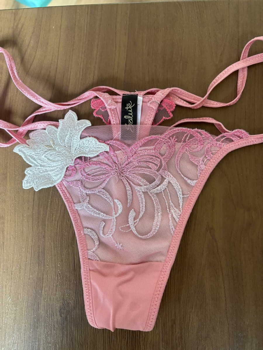 omnko_10's tweet photo. 今日履いてるムレムレTバック買って欲しい
即決3500円サルートです🥰
PayPayのみ
レターパーク送料別

#売り子
#使用済み下着売ります
#サルート 
#下着売り子 https://t.co/cZUG94J2x7