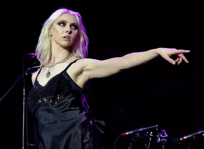 WadeJo8's tweet photo. Happy birthday Taylor Momsen #PrettyReckless https://t.co/98MviavkxK