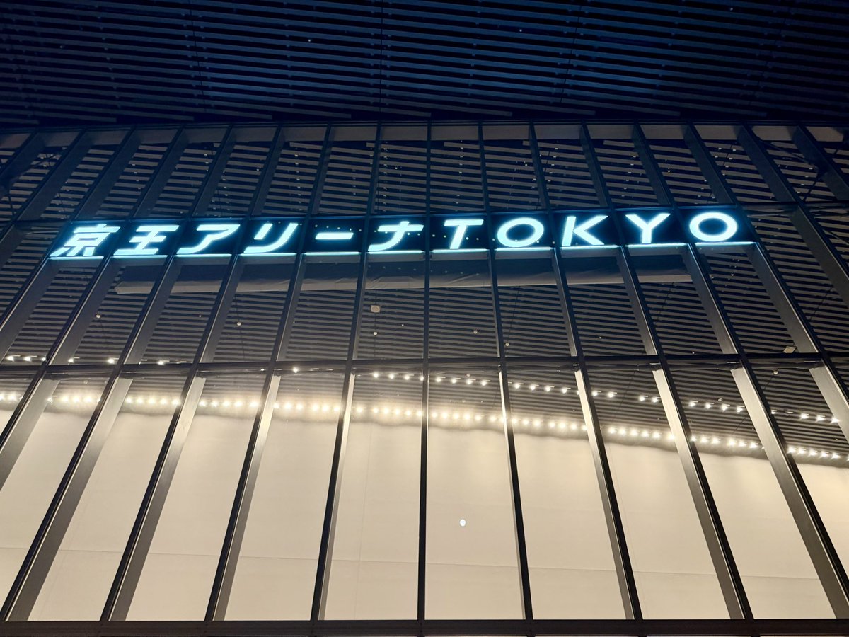 _Bad_Apple_'s tweet photo. 知り合いに誘ってもらって3公演通しで参加したけど最高だった...。
知らない曲でも超盛り上がったし、知っている曲のコール&amp;レスポンスが心地良すぎて感無量すぎる。
アイマス熱高まったから、とりあえず何か始めたいなぁ...
#アイマスIWSF https://t.co/7b6bTkWGcq