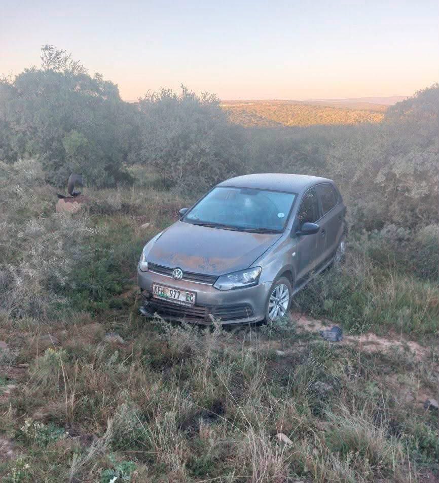 Mlu__N77's tweet photo. Hello, beautiful people of Ngqushwa. There is a car on the roadside as you leave town heading towards Hlosini. There is no one inside it. https://t.co/9MiY40Xe1C