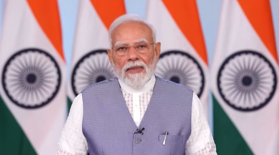 BJPLive's tweet photo. मैं कभी भी सीमावर्ती गांवों में जाने का मौका छोड़ता नहीं हूं।

आप सभी को पता है कि दिवाली का त्योहार तो मैं बॉर्डर पर  जाकर के अपने देश की सुरक्षा करने वाले हमारे वीर सैनिकों के साथ ही मनाता हूं।

और ये क्रम मेरा 25 साल से चल रहा है।

- पीएम @narendramodi https://t.co/fThfmnoMp6