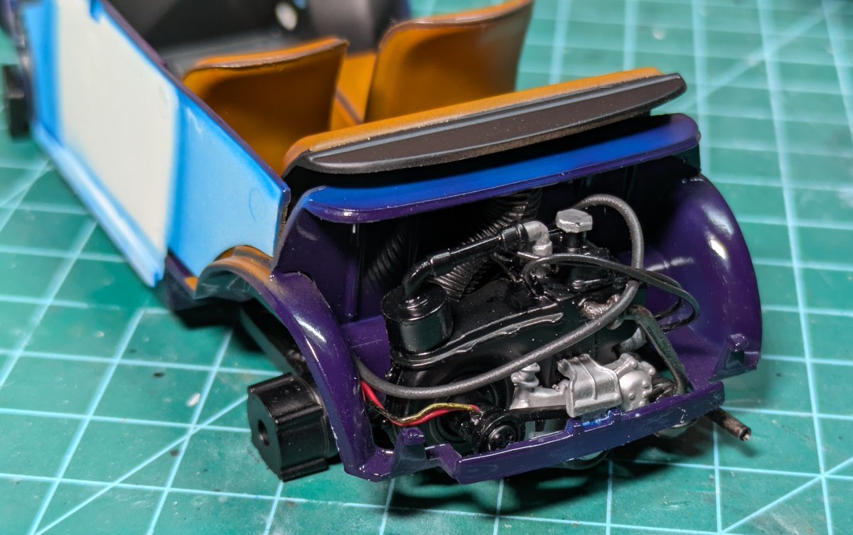 toroturbo's tweet photo. 500Fの製作を進めました。エンジン周りは少しパイピングを追加して終了。シート、内装は本皮風に塗装しました。
#フィアット
#タミヤ https://t.co/W5e2zkQUK6
