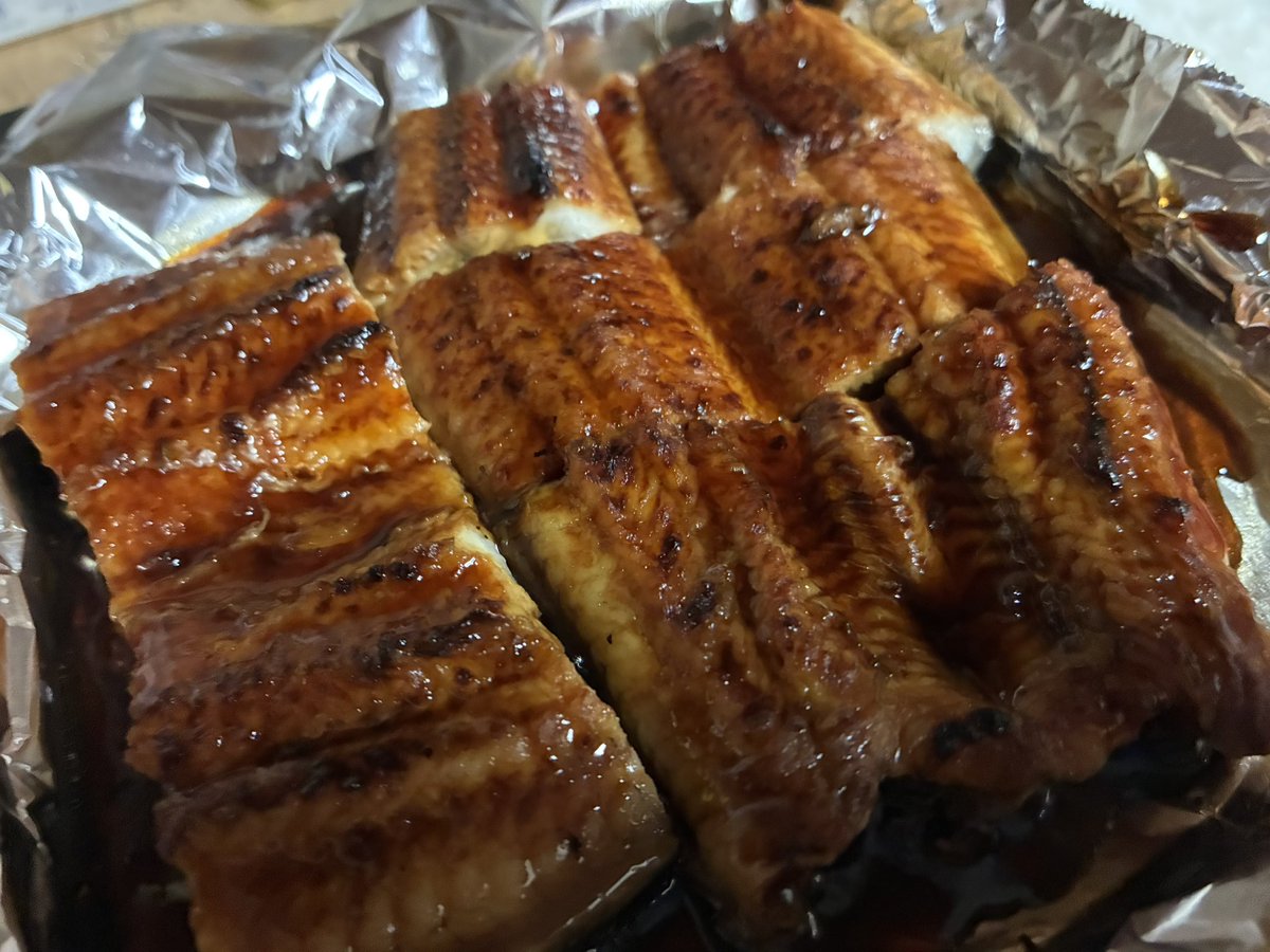 KeisukeJin's tweet photo. いただきものの鰻
料理酒で蒸し焼きに

明日からまた頑張れます💪 https://t.co/jaOwVGv8fi