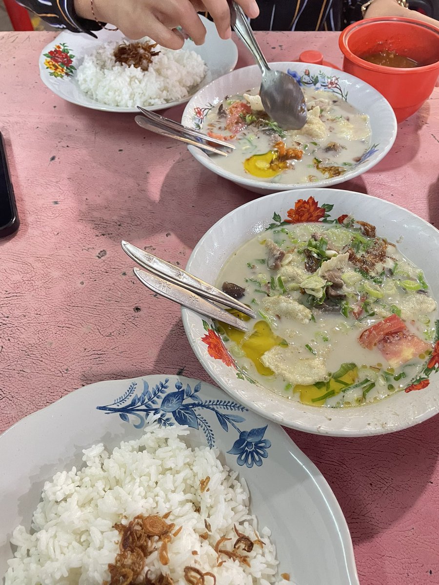 glowrpi's tweet photo. mengajak pacarku mam sop kambing kesukaan aku di bintaro :333 katanya enak guys approve ya tmn-tmn!!! 🤤 https://t.co/onaqZTmr7K