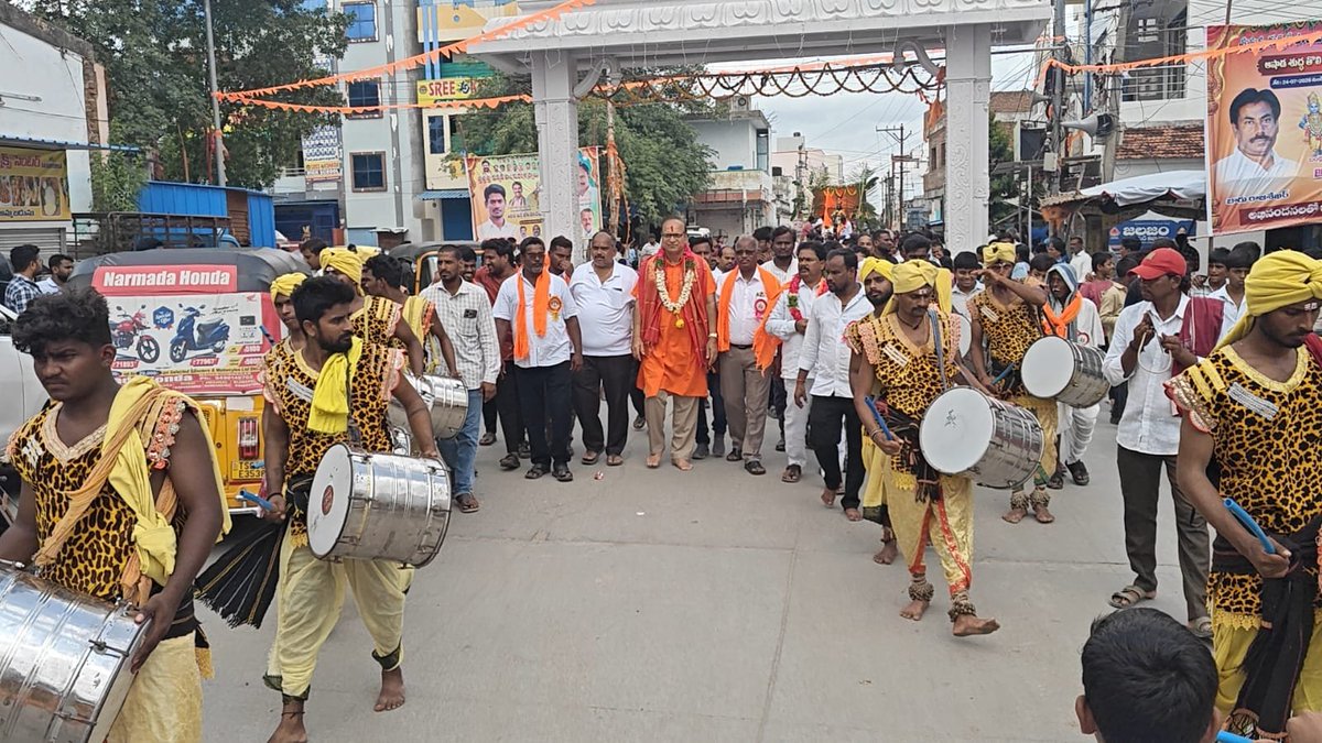 BJPShanthikumar's tweet photo. Feeling deeply blessed to be part of the sacred Ashadha Shuddha Tholi Ekadashi procession at the divine Sri Rukmini Panduranga Swamy Temple in Bandlageri, Palamuru (Mahabubnagar). 

May Lord Panduranga's eternal grace fill every heart with faith, peace and devotion! 

#AshadhaEkadashi
 #Panduranga
 #HariVitthala