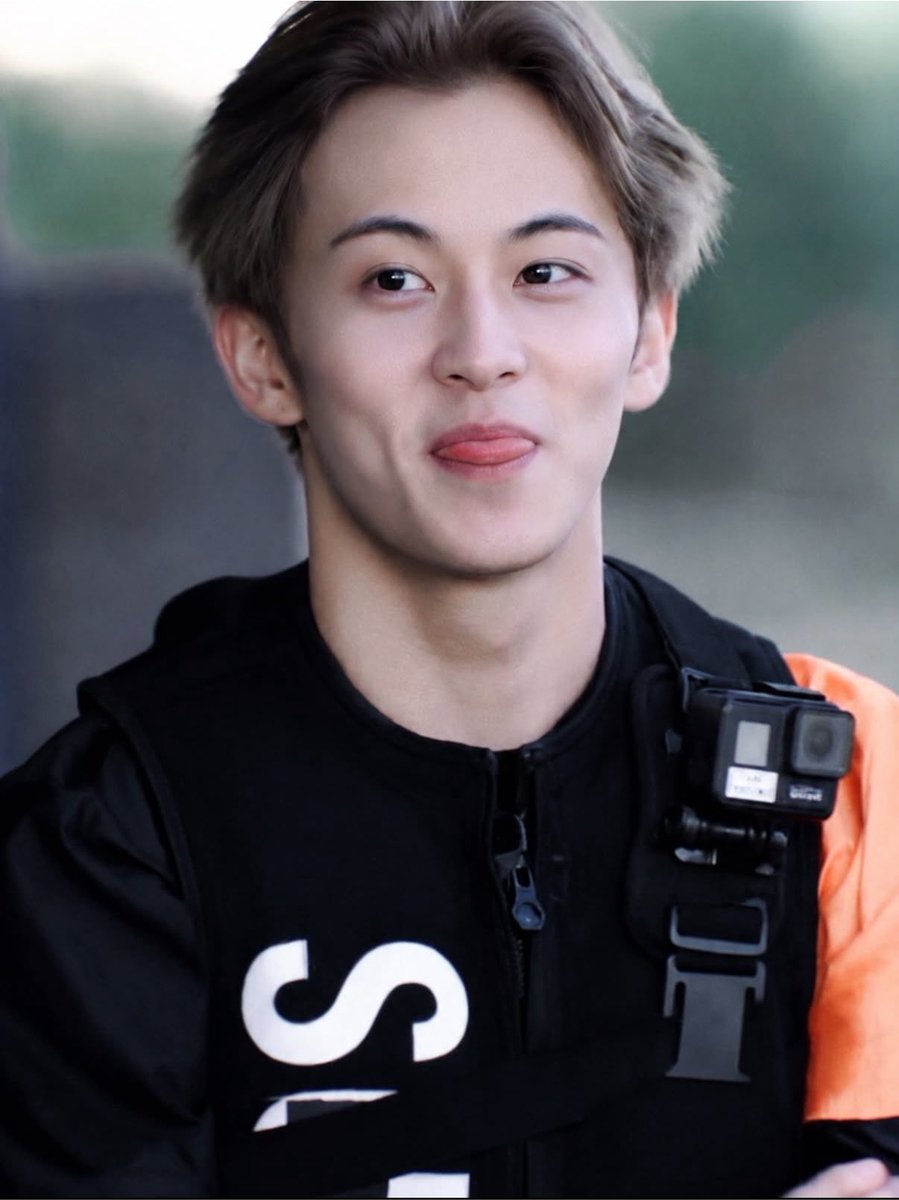 UpperRooMarkLee's tweet photo. omg can someone please remind me which era these pics are from again??? superm, right? https://t.co/nDk5GVWP7Q