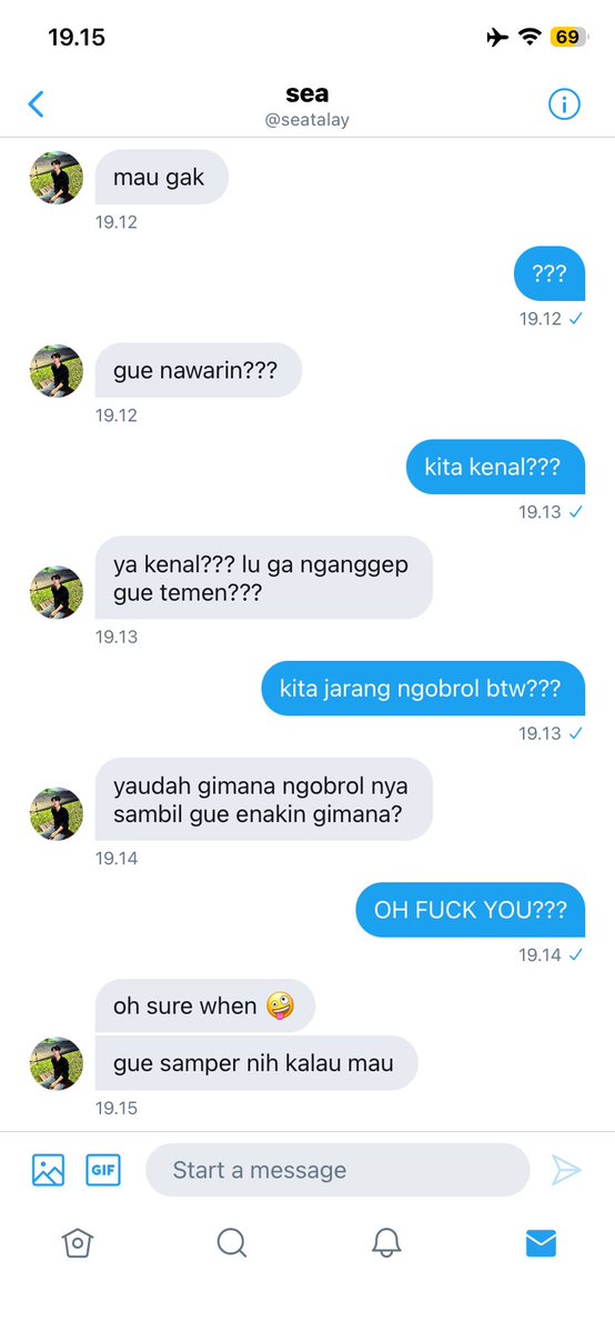 keenoziee's tweet photo. seakeen one tweet au perihal mencari lokalan https://t.co/ECyuJNzzXG
