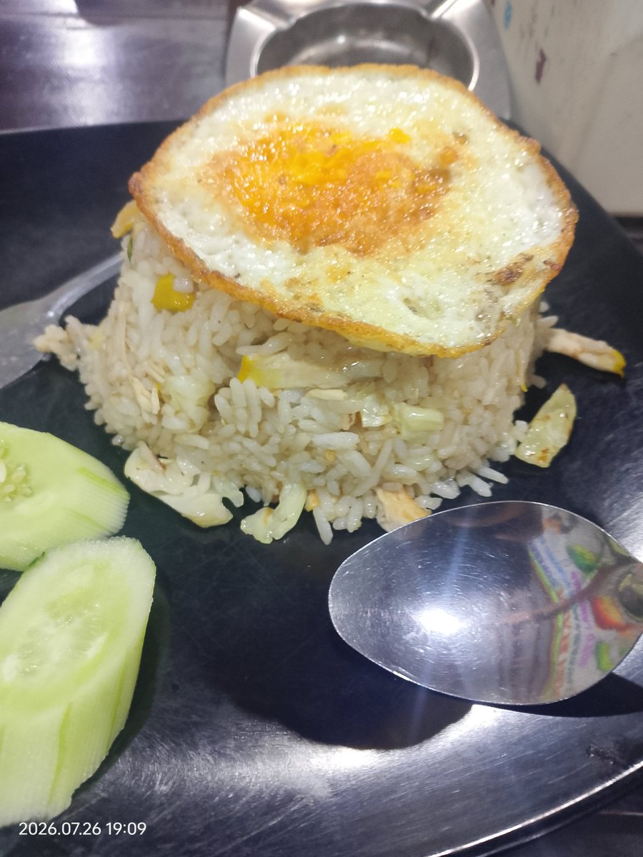 DUDA_BIASA's tweet photo. Glowing amat nasgor gda Bango bangonya..🗿 https://t.co/tQVeEt0u5m