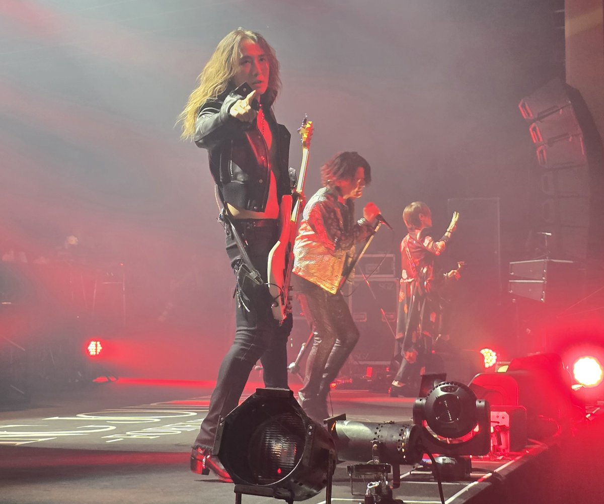 lapislazuli41's tweet photo. 3人並んでてよき✨

#LUNAPIC
#LUNASEA
#J
#RYUICHI
#SUGIZO
#UNENDINGJOURNEY
#松戸森のホール21_20260726 https://t.co/72HlL1VZEX
