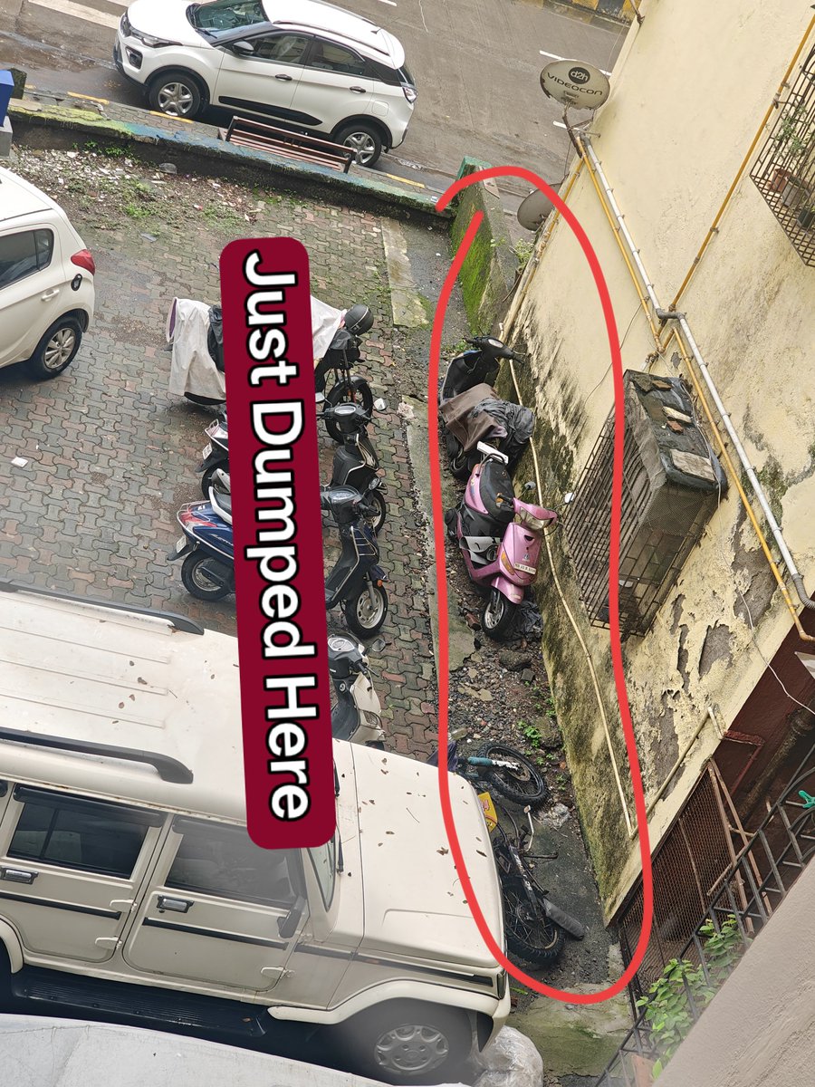 dsouza_cm's tweet photo. Is this the way to park cars?And this is not even from our building!Secondly,these 2 cars are not even owned by anyone in our bldg, and do not have number plates as well. 
@Navimumpolice kindly take immediate action. 
Add: Bldg- C/1,Sec-1,Opp:Gavaskar Maidan,Belapur CBD 400614 https://t.co/VXHXPQkE2u