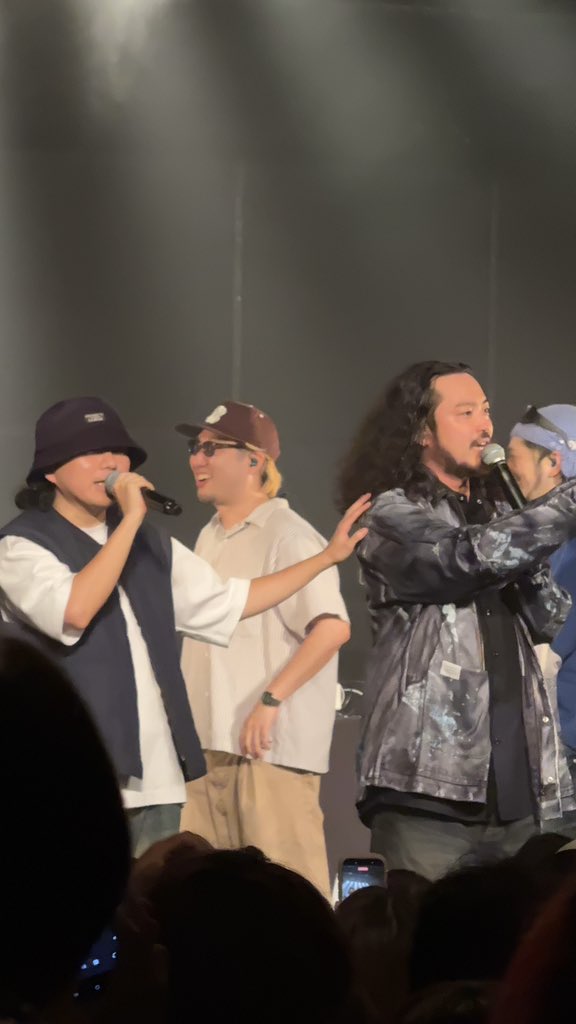 ariaridayo_o's tweet photo. 奇跡的に撮れてた4枚📸💥💕💕

①コッペパン🎶🎶🎶
②ガガさんのコメントに開いた口が塞がらないpekoさん👀
③かっこいいコペテツ🫶🏻
④ピカピカミラーボール🪩✨️

#ROT13 at福岡 https://t.co/jjUmZsqeTJ