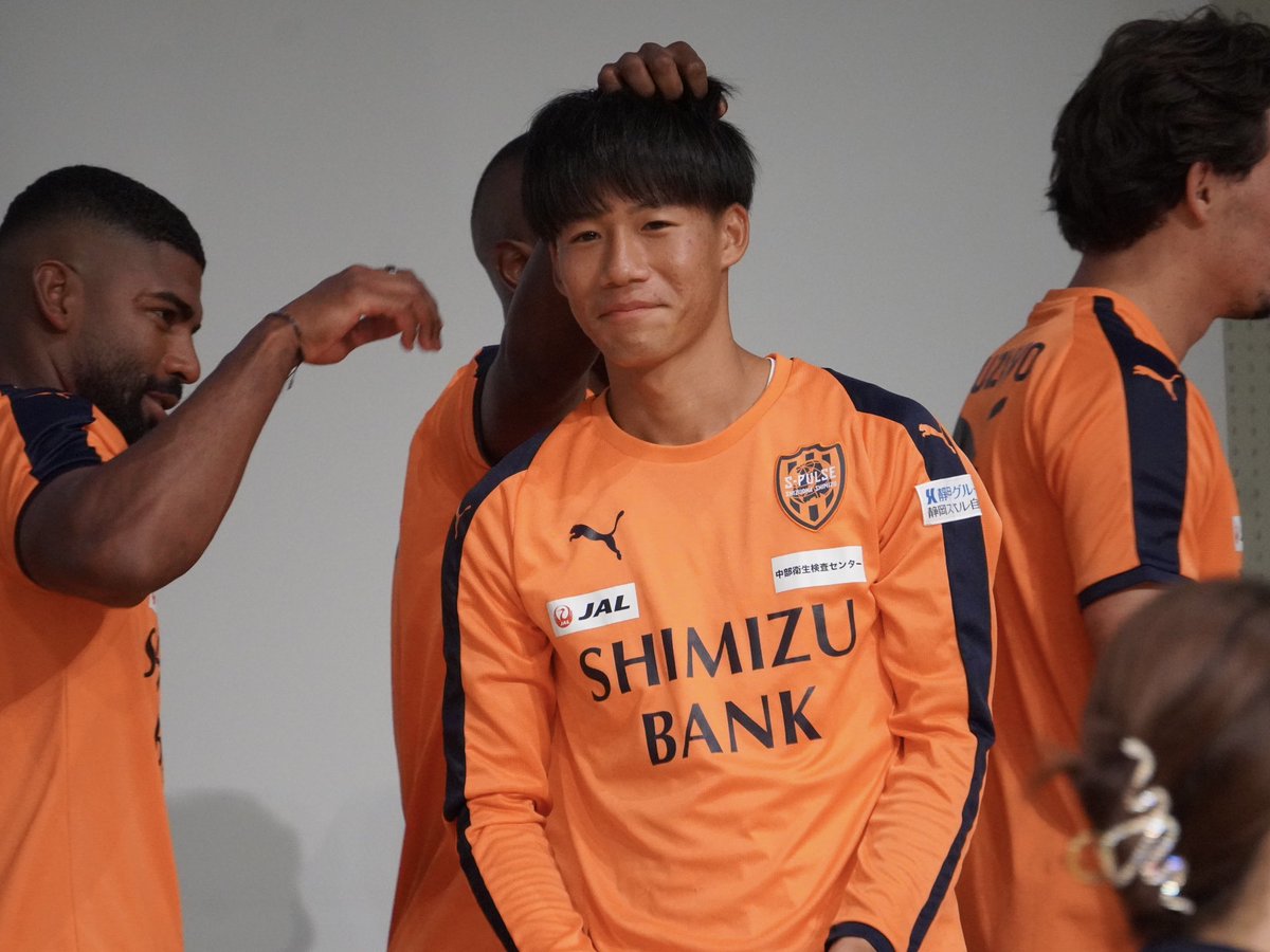 nya___19s2's tweet photo. 2026.07.26　#spulse #SPULSEPARTY
吉田孝行王で大喜びな土居くん🧡✨️
海外勢に頭撫でられてる土居くんもかわいい🎀 https://t.co/TT0B0lttoK