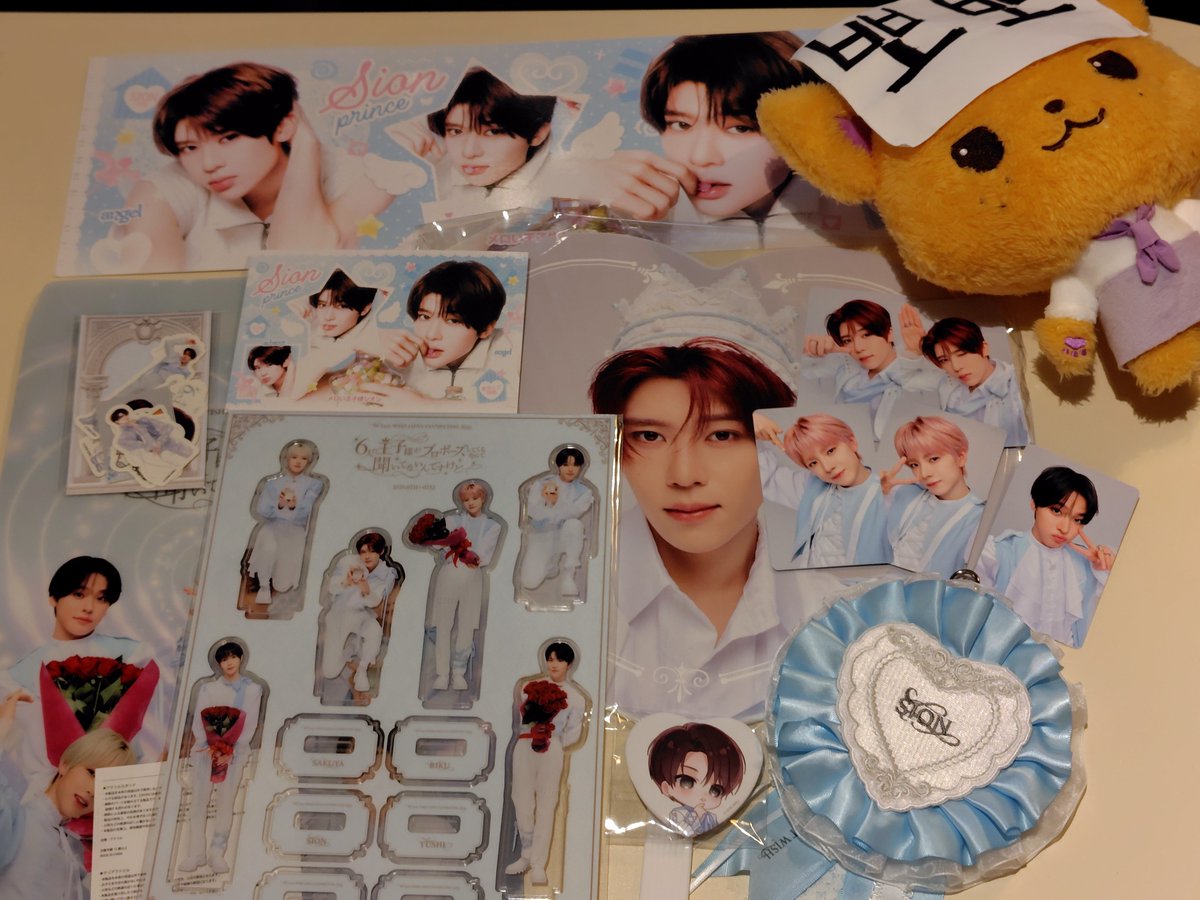 haonlyunct's tweet photo. ペンミでWISHと夢のような時間を過ごせて幸せでした👰‍♀️グッズも水色の衣装で素敵🥺そして、ありがたいことにFC枠でパパラッチに当選🎉記憶は薄れてきてしまうけど…何回も見返して、ヨイドンたくさん聞いて夏を乗り切ります🏝もうWISHに会いたいな～
 #NCTWISH
#YO_I_DON!
 #BOYMEETSGIRL
 #6人の王子様 https://t.co/KVheVGzSYi