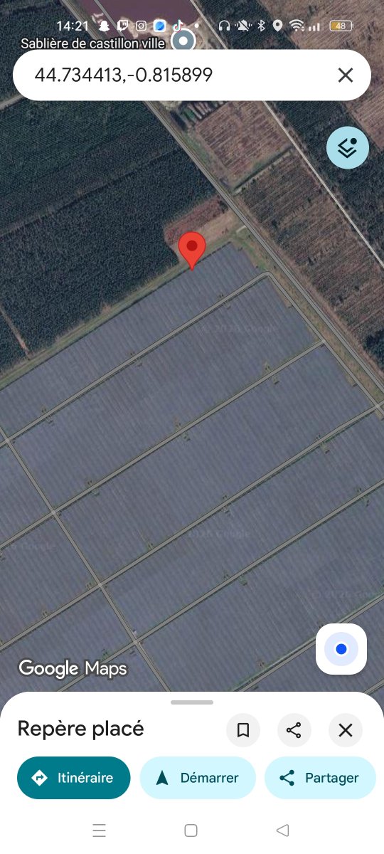 3_8Nabla's tweet photo. @epene64 Bonjour, d'après les images de BFMTV de 14h20 le feu ne semble pas avoir encore pénétré le parc photovoltaïque et ne pas avoir franchi la ligne noire que j'ai tracé sur votre carte. Les pompiers interviennent sur le point de coordonnées et le feu semble ici pénétrer le parc. https://t.co/pJQkInXOkM