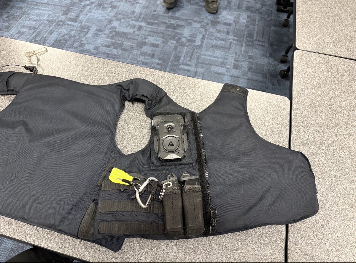 PointBlankArmor's tweet photo. Fitted the new recruit class and a ton of veteran officers in Lincoln, Nebraska!
Ran into a veteran still rocking his 6-year-old Guardian carrier β looks brand new. Thatβs Point Blank durability. πͺ
Proud to equip those who serve.
#PointBlankArmor #Guardian #LawEnforcement https://t.co/Fl7AuWfWNr