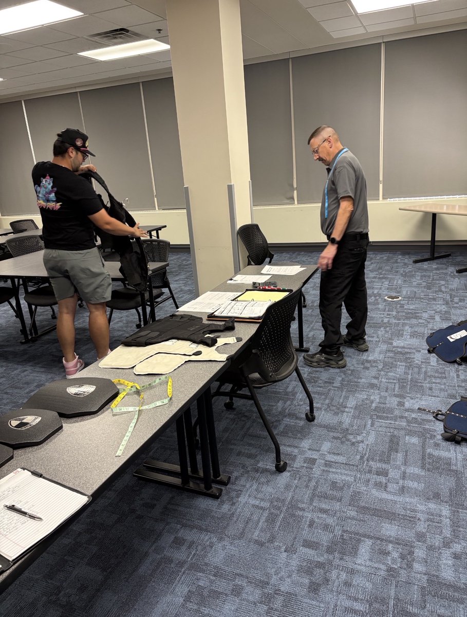 PointBlankArmor's tweet photo. Fitted the new recruit class and a ton of veteran officers in Lincoln, Nebraska!
Ran into a veteran still rocking his 6-year-old Guardian carrier β looks brand new. Thatβs Point Blank durability. πͺ
Proud to equip those who serve.
#PointBlankArmor #Guardian #LawEnforcement https://t.co/Fl7AuWfWNr