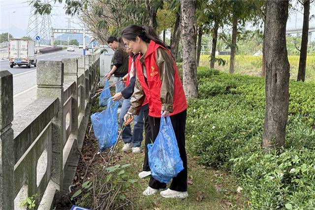 HuldaC90058's tweet photo. Join our neighborhood clean-up this Sat (9am-12pm) at Oak Park! Bring gloves u0026 water—free snacks provided. Let’s spruce up our community together!， https://t.co/eOGLitVhQA