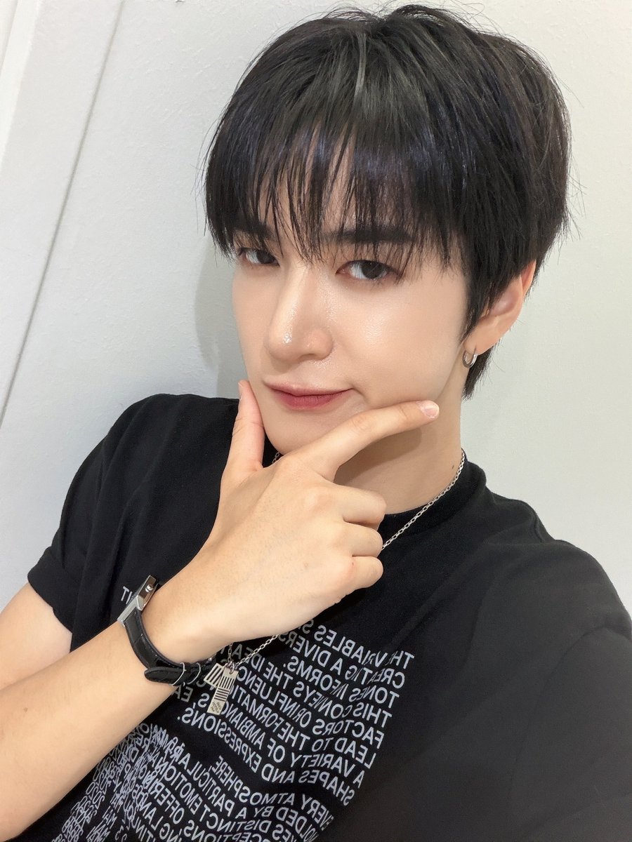 TRENDZ_OFFCL's tweet photo. [#윤우] 프지 없이 못 산다🐺🖤

#FROM_TRENDZ #TO_FRIENDZ #TRENDZ #트렌드지 https://t.co/739YJi1Llh