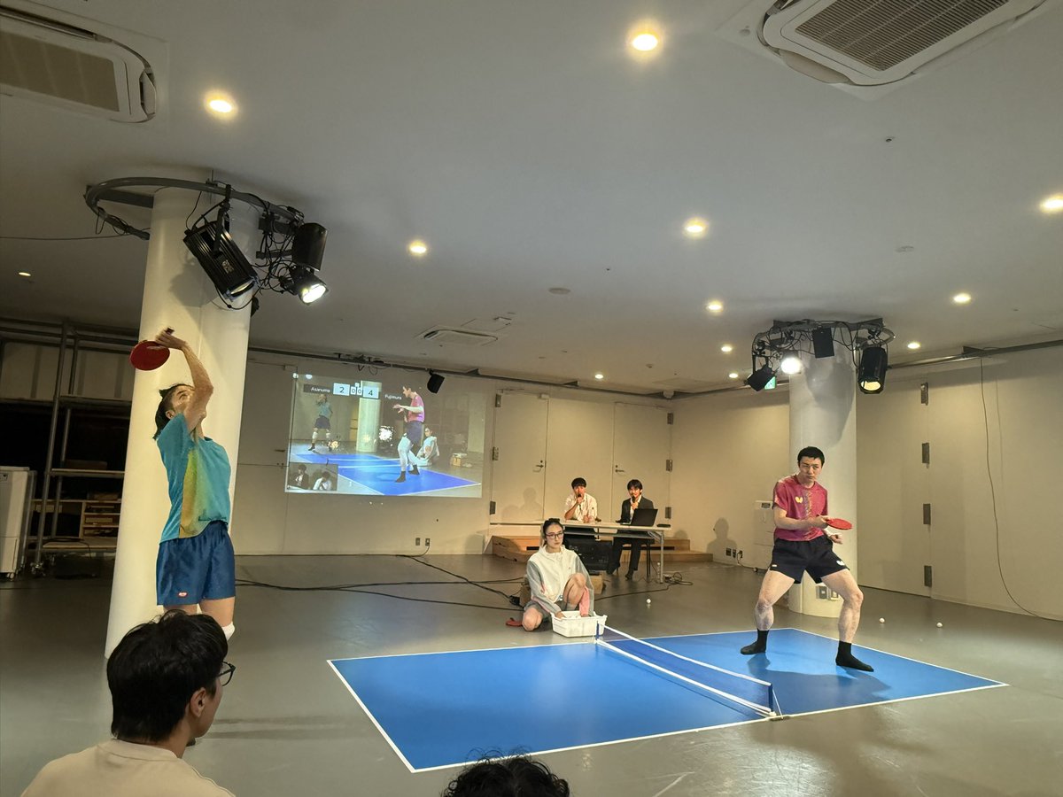 eri_karatsu's tweet photo. 今日は、『Organized Play 卓球編 Work In Progress』。観客も作品の一部となる実験的な試みに、会場だけでなくオンラインでも多くの方が参加。若手アーティストが安心して挑戦できる環境をつくること、そしてオンラインを通じて新たなコミュニティへ広がっていく可能性を感じる時間となりました。 https://t.co/NlSRvq0Rmr