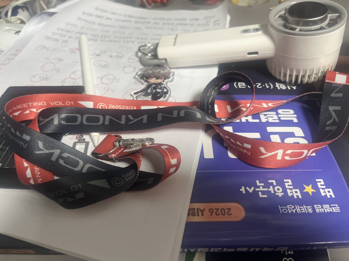 walryang's tweet photo. これ長さ調整どうやって出来るんだ…. https://t.co/CqVpudauOm