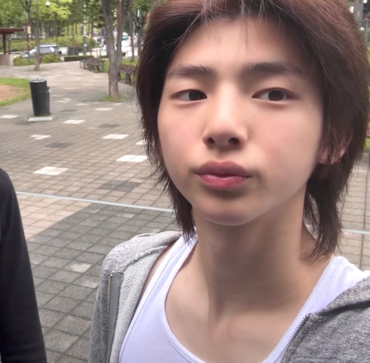 grrruyi's tweet photo. juhoon’s long pretty hair reaches his neck now pls keep the scissors AWAY 😭😭 https://t.co/E8A6MSqiWP