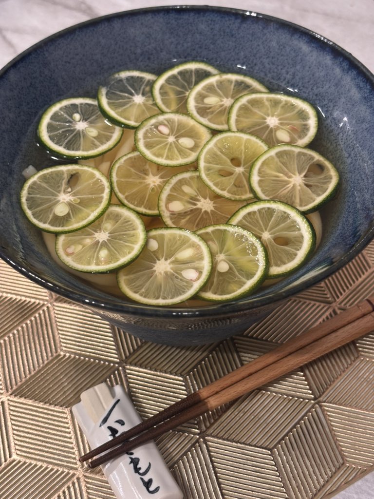 smileeeee032's tweet photo. 夜ご飯はすだちうどん
今日も一日お疲れさまでした😌 https://t.co/FTlP6158Ix