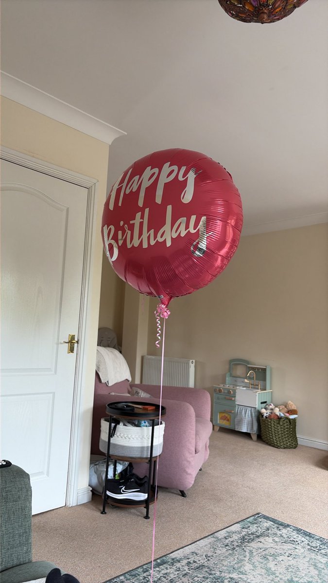 fayefcreates's tweet photo. It’s my birthday today! Happy and healthy, that’s all the matters 🥰 https://t.co/vDoRqzwOuC