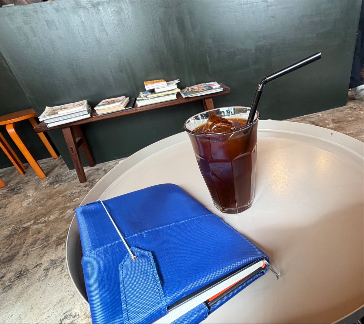2022feb19's tweet photo. 雨の休日はカフェに篭って本を読むのが最適解📚

徒歩圏内にカフェが数軒あることに感謝。 https://t.co/cegCgFcH9z