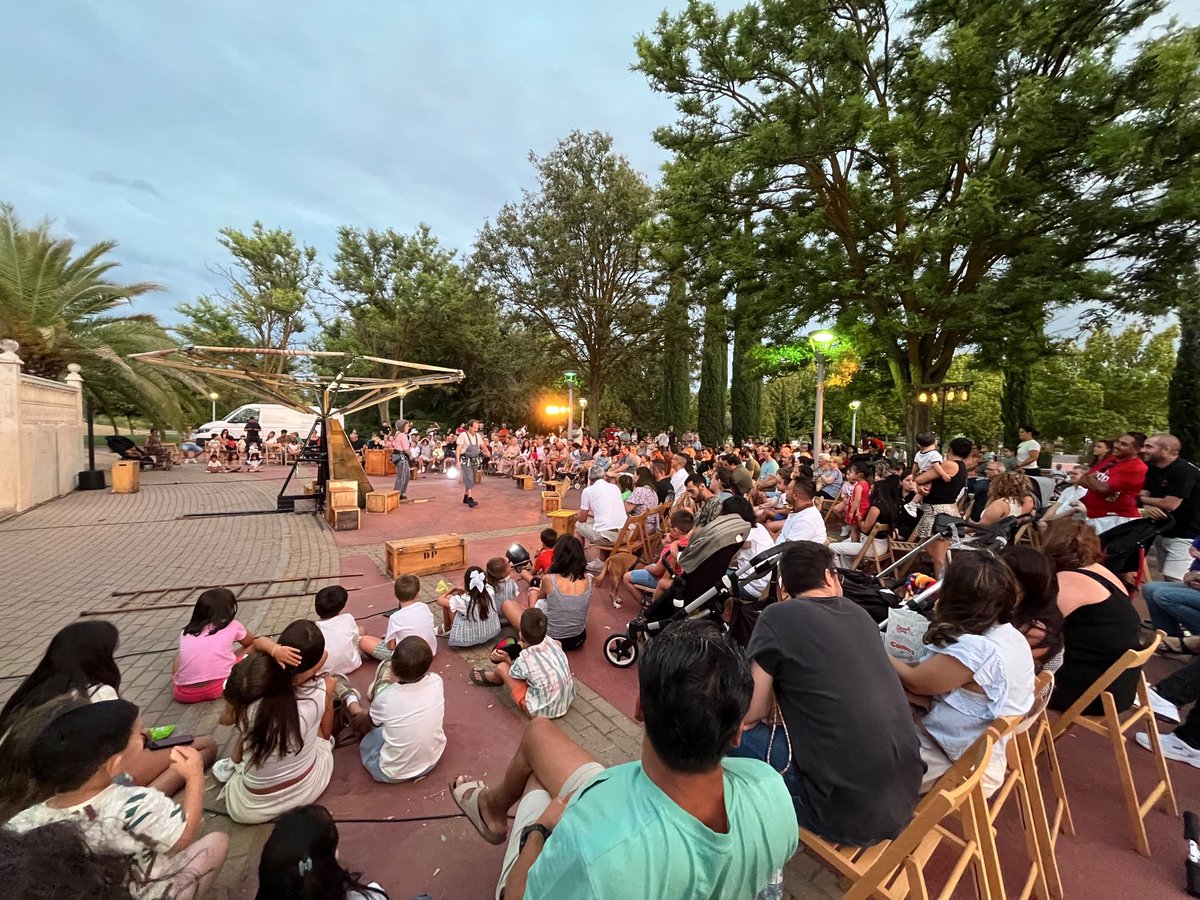 AytoPinto's tweet photo. 🎪🤹♂️Este fin de semana hemos disfrutado de una nueva sesión de circo en familia, gracias a la programación de #PintodeVerano 🤹♀️🎪
Una tarde dedicada a los más pequeños de la casa y en un entorno único como el que nos regala el Parque Juan Carlos I🤩
#Pinto #Cultura #Circo https://t.co/jVwLvEJFXz
