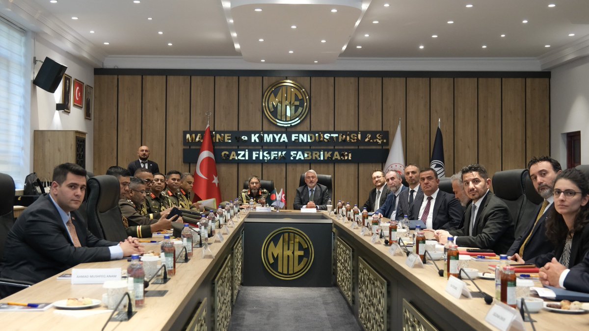 DemhaDeshi's tweet photo. 🇧🇩🤝🇹🇷 Chief of Army Staff General Waker-Uz-Zaman returned home after a 5-day official visit to Turkey. He toured several defence companies, including İstanbul Shipyard, @SavunmaSanayii, ASİSGUARD, @TUSAS_TR, @MKEgovtr, @SarsilmazSilah, @STMDefence, @roketsan &amp; @BaykarTech. https://t.co/DZpEnUk8sZ