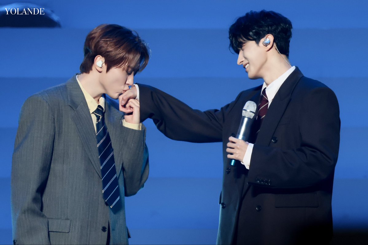 myboouriboo's tweet photo. Dokyeom and Mingyu - the two seventeen members who've kissed Seungkwan and been kissed by Seungkwan on stage 💋 https://t.co/bSg2ZR3Odi