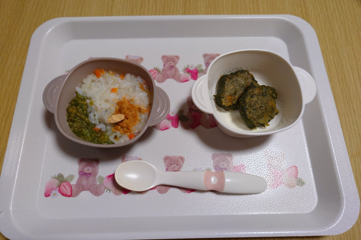 ruka4924's tweet photo. スマホ変えて初ご飯写真！
土用の丑の日だしうなぎたべたよ！奮発したε-( •̀ω•́  )ﾌﾝｯ
おいしかった！
娘はひき肉（鳥も魚も）切らしたので魚のちょっといつもと違う感じにしたら微妙そうだった！残念
 #るかぴょごはん https://t.co/fGApGZO0T2