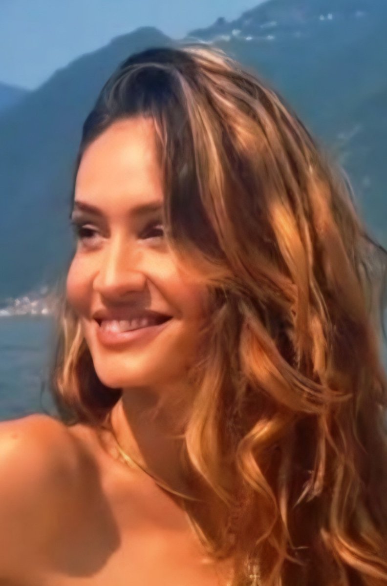 GuidoCordeschi's tweet photo. La bellezza di Helena...!
#helenaprestess 
🥰👏💕 https://t.co/m0hS7Wvyg5
