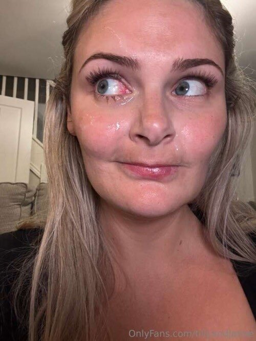 Sevenbsxn's tweet photo. @tillyjamieof U so old n gly how old are u 50??😭😭😭 https://t.co/NuQuwbIS3w