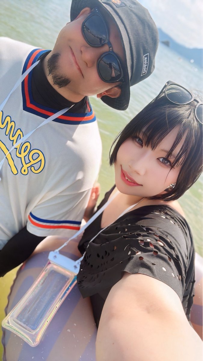 __ax_x_x's tweet photo. 今年も海行ってきた〜〜〜〜！！！！！！！

水着型のクソダサ日焼けしました‼️死にます‼️ https://t.co/p1FElGygRy