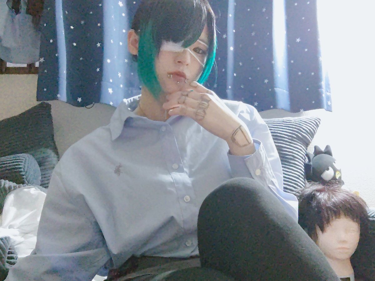 levanilla15's tweet photo. 勇者✝ばにら(つよい)(かわいい)✝は闇堕ちしてしまった！！

魔王✡ばにら(つよい)(かわいい)(こわい)✡が同卓したそうにこちらを見ている！

↳同卓する
　↳教える
　↳倒す

↳同卓しない https://t.co/qmYbNzSyo7