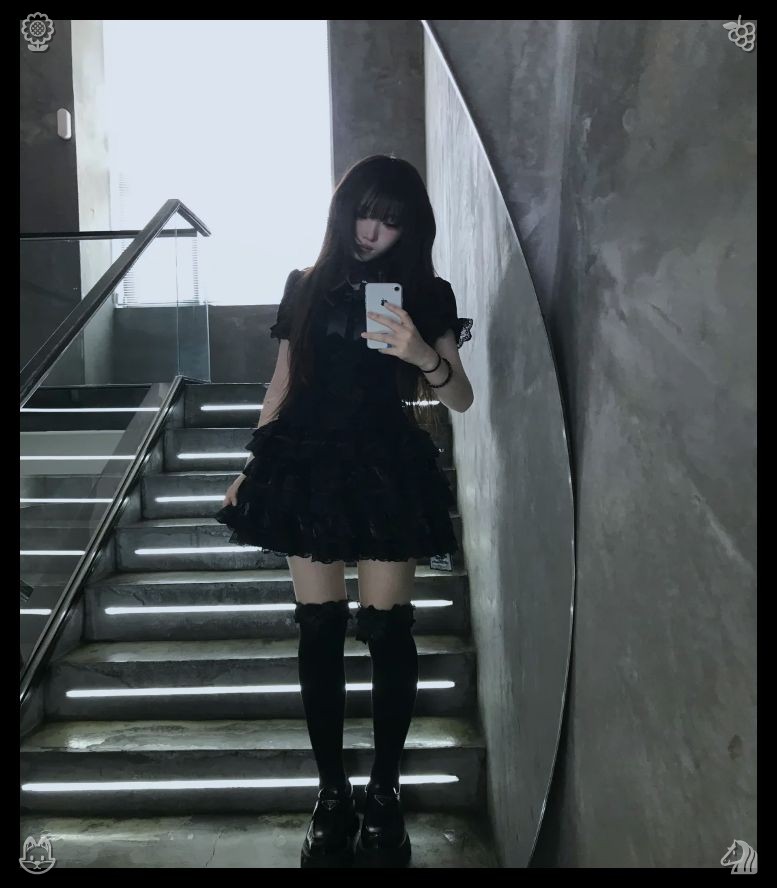 ZeeshanHamidHu1's tweet photo. From her spot at a tiny window-side table, Lila nursed her beverage while observing life pass outside. A cluster of teenagers, with cheerful and energetic chatter, placed their drink orders, while nearby an elderly man quietly perused a newspaper, a steaming cup of milk tea rest https://t.co/0tkTGqPeXp