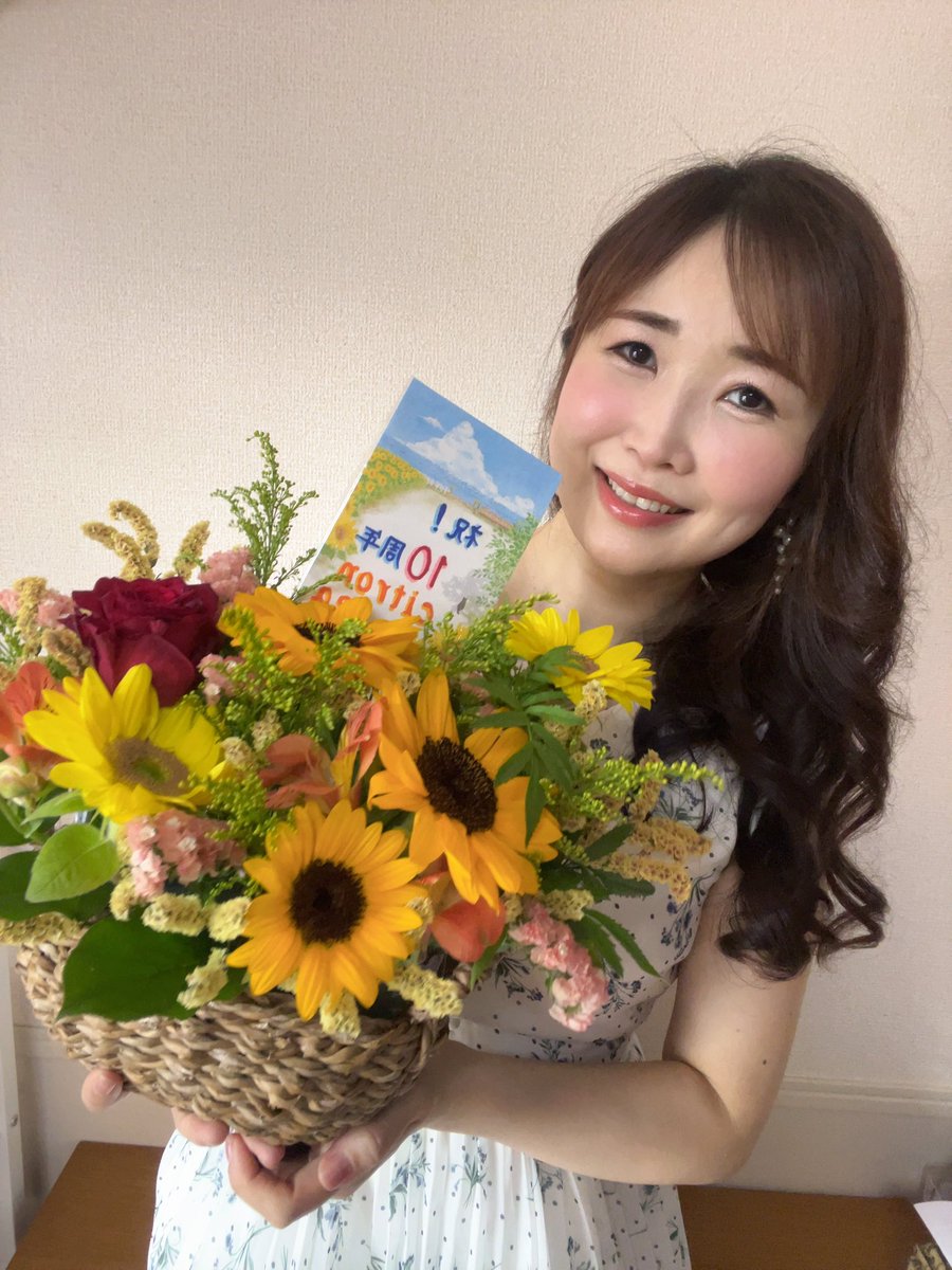 TeaCitron's tweet photo. 7月6日でcitron teaは10周年を迎えました🎂💐過ぎてしまえばあっという間なようで、変わりゆく時代や自分のライフスタイルとのバランスに悩みながらの10年だったように思います。
不器用な自分なりになんとか続けることができたのも、本当に皆さまのおかげです🙇‍♀️いつも本当にありがとうございます🥰💐 https://t.co/hwAjRPGavu