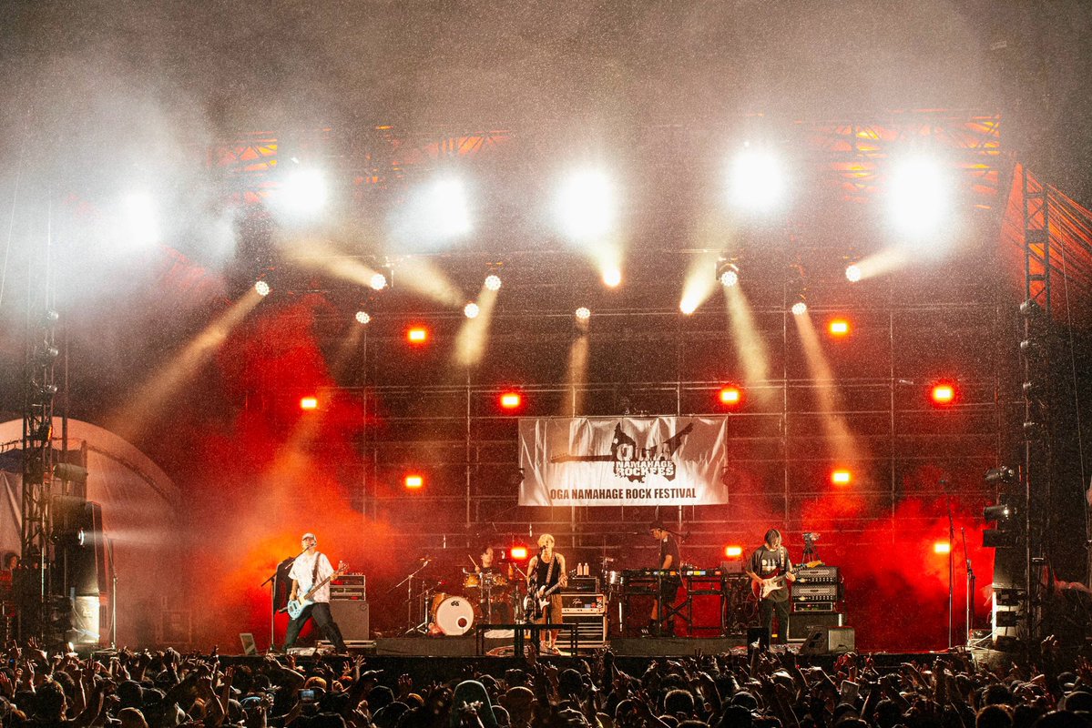 Dragon_Ash's tweet photo. OGA NAMAHAGE 
ROCK FESTIVAL vol.15🔥

櫻井のDA復帰ステージは
昨日に続きの大雨🌧️でしたが
全く問題無〜し⚡️⚡️⚡️

photo by @YSZ_PHOTO

#theravens
#ONRF15
#男鹿フェス15 https://t.co/6vcu1VYpW3