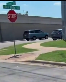 TheRetardedELon's tweet photo. @RickD_GK this is the intersection of Dawson Road and West Ben White Boulevard in Austin, Texas
@Austin_Police https://t.co/riupA1mJMI