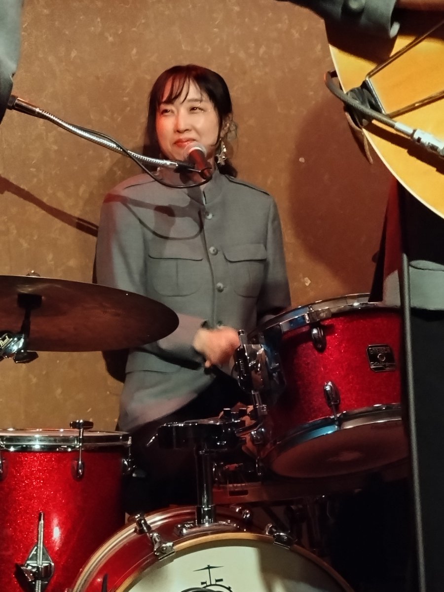 axel3710's tweet photo. Cray Beats@経堂クレイジーラブでした。
比較的初期〜中期の曲やや多めか?
はじめましてのお客さんも数人☺
盛り上がったね👍️
#CrayBeats
#山口大志
#浅沼則明
#さおりんごスター
(@saoringostar118)
#宮谷一理 https://t.co/RVmvyEUcoc
