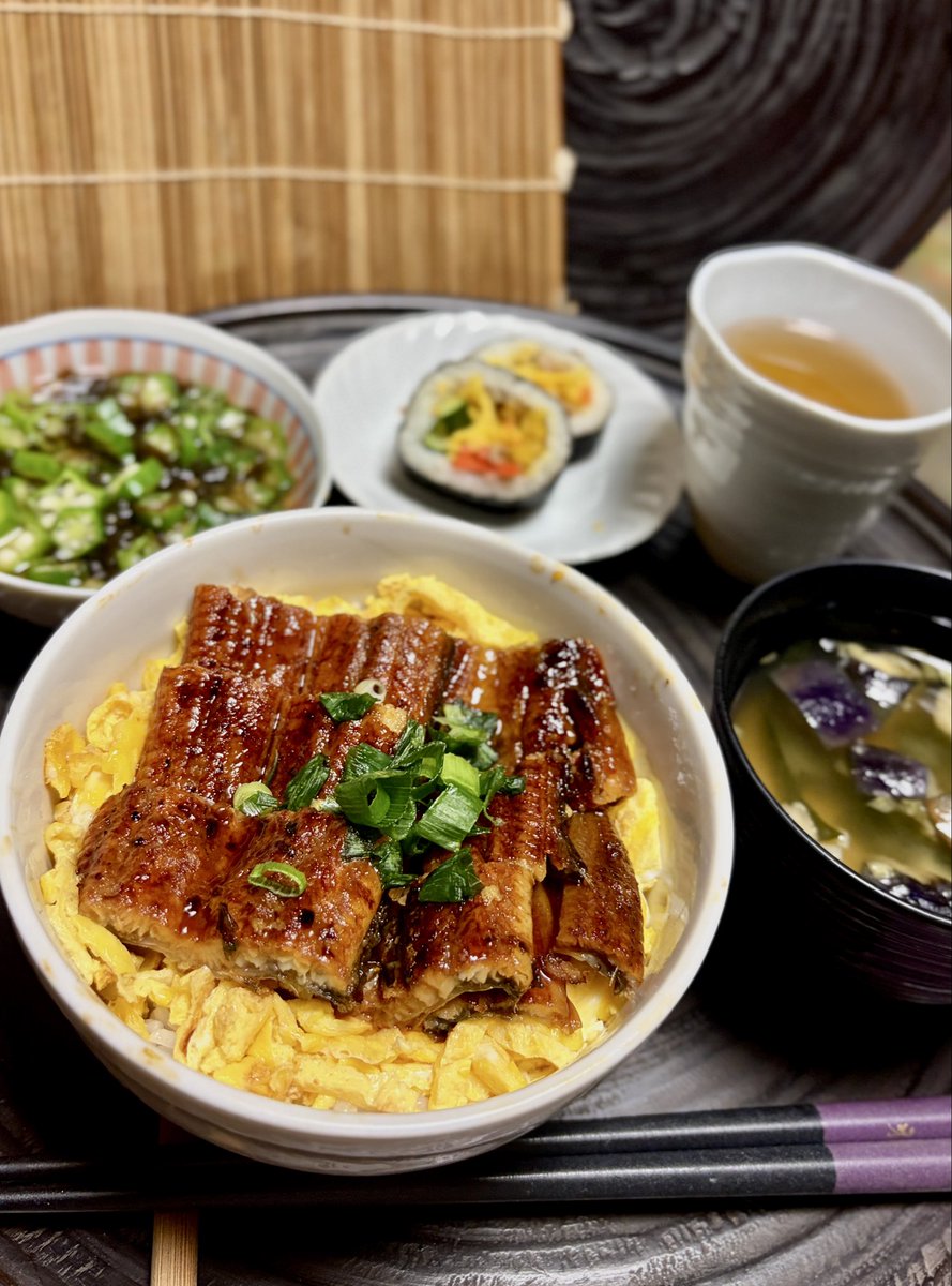 ranmaru_kn's tweet photo. 土用の丑の日🐟✨

｢うなぎの錦糸卵丼｣作ったよ♪
甘タレ蒲焼きと卵の組み合わせ
最強すぎる😋 https://t.co/ShE7qAgsOv