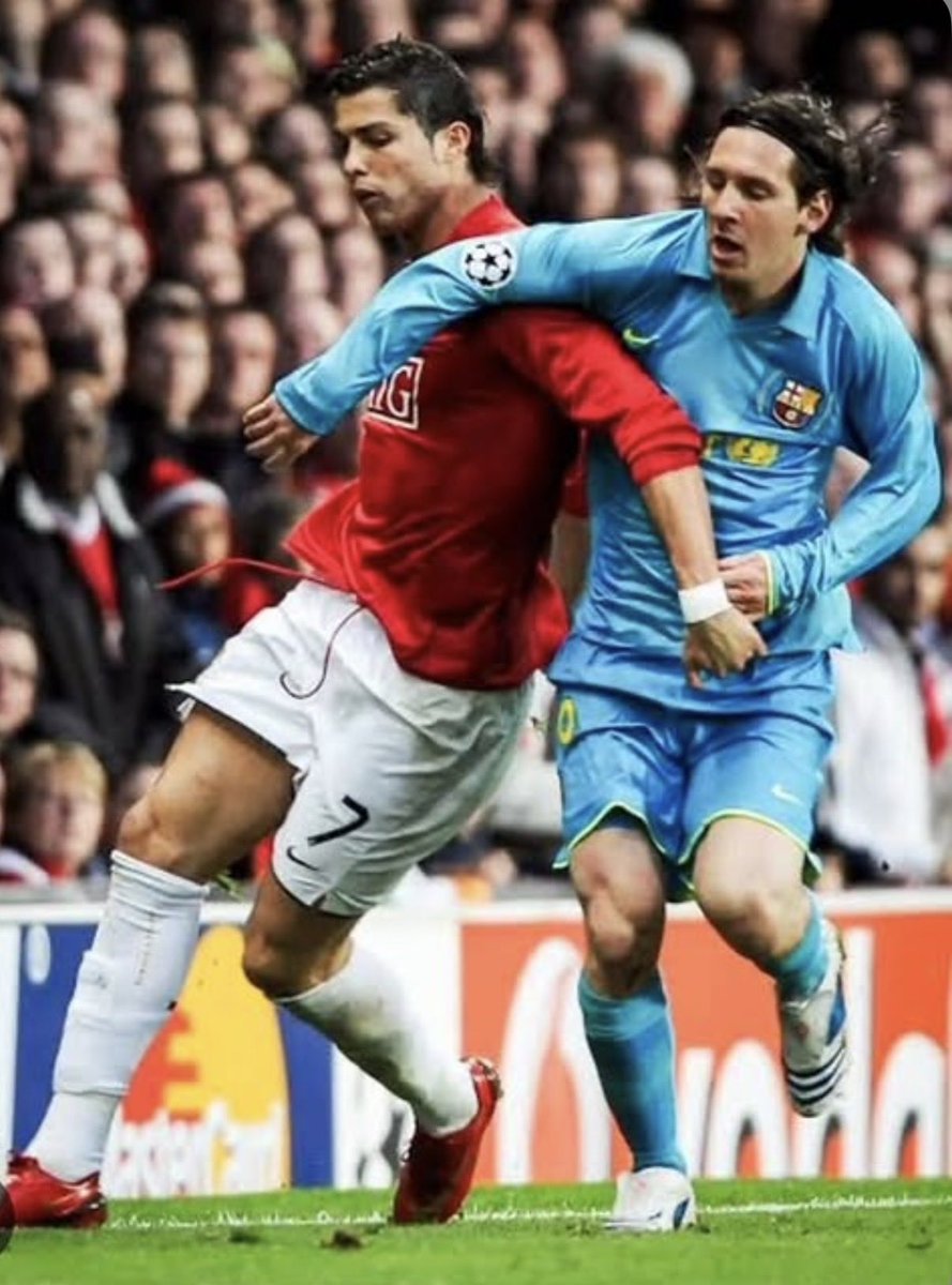 KBS_UNITED's tweet photo. 2007/2008 ucl semi finals at old trafford, the great CR7 knock the h£ll out of Lionel Messi and Barcelona to win the ucl trophy against Chelsea in Moscow 
The year CR7 showed the world why he’s the greatest player in the history of football, he won all the available trophies https://t.co/Vxb1rSrr1n