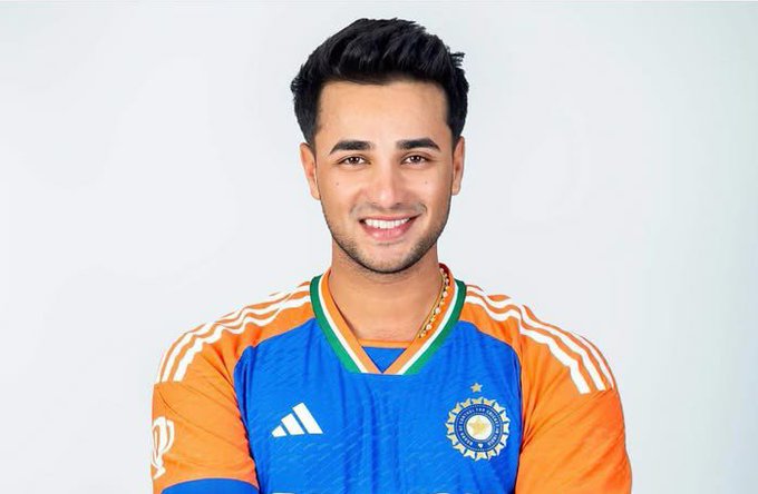 mrstranger005's tweet photo. Abhishek Sharma has scored just 2 fifties in his last 18 innings. 

So, how many more chances will he get? Why was Sanju Samson treated differently, while Abhishek is  being backed despite having more failures? Why the different treatment? https://t.co/DIzPgvvQXm